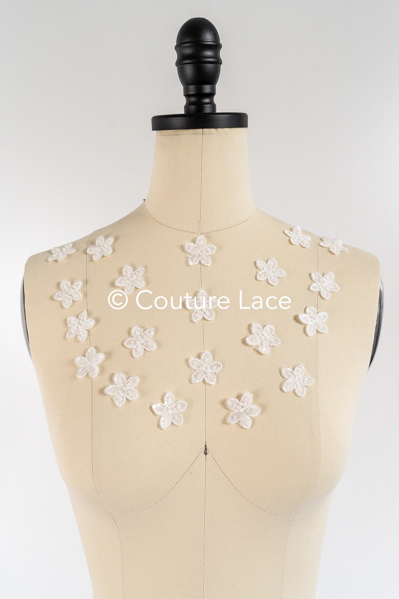 3D-Blumen zum Aufnähen/ 3D-Blüten mit Perlen & Pailletten zum Aufnähen/ off-white Braut-Blumen für Hochzeitskleid// A24-374 (1Pck=20 Stk)