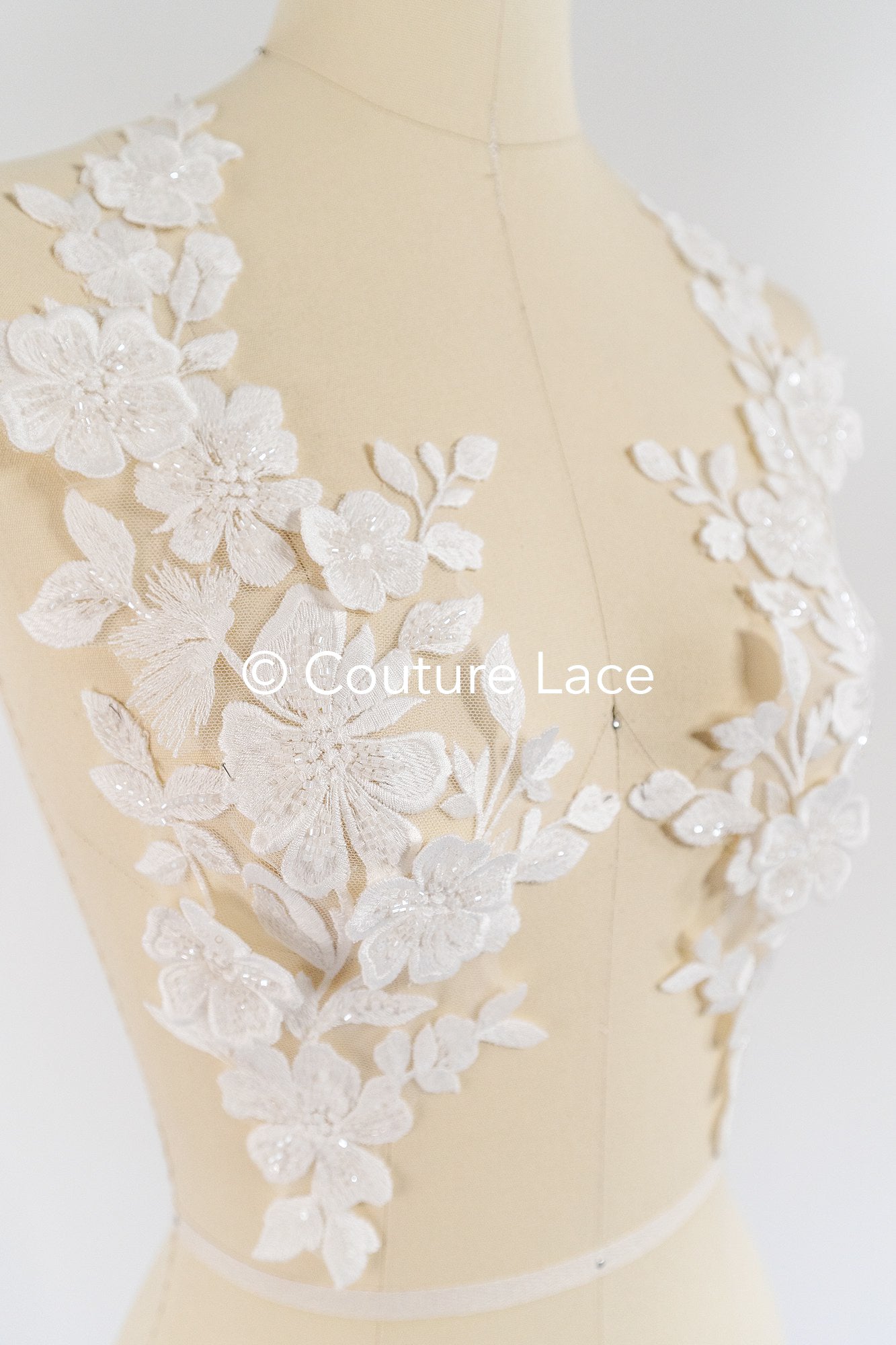 Romantische Applikation off-white/ Brautapplikation mit 3D Blumen & Perlen/ Brautkleid Spitzenapplikation/ Blumen Brautspitze Applikation// A24-383