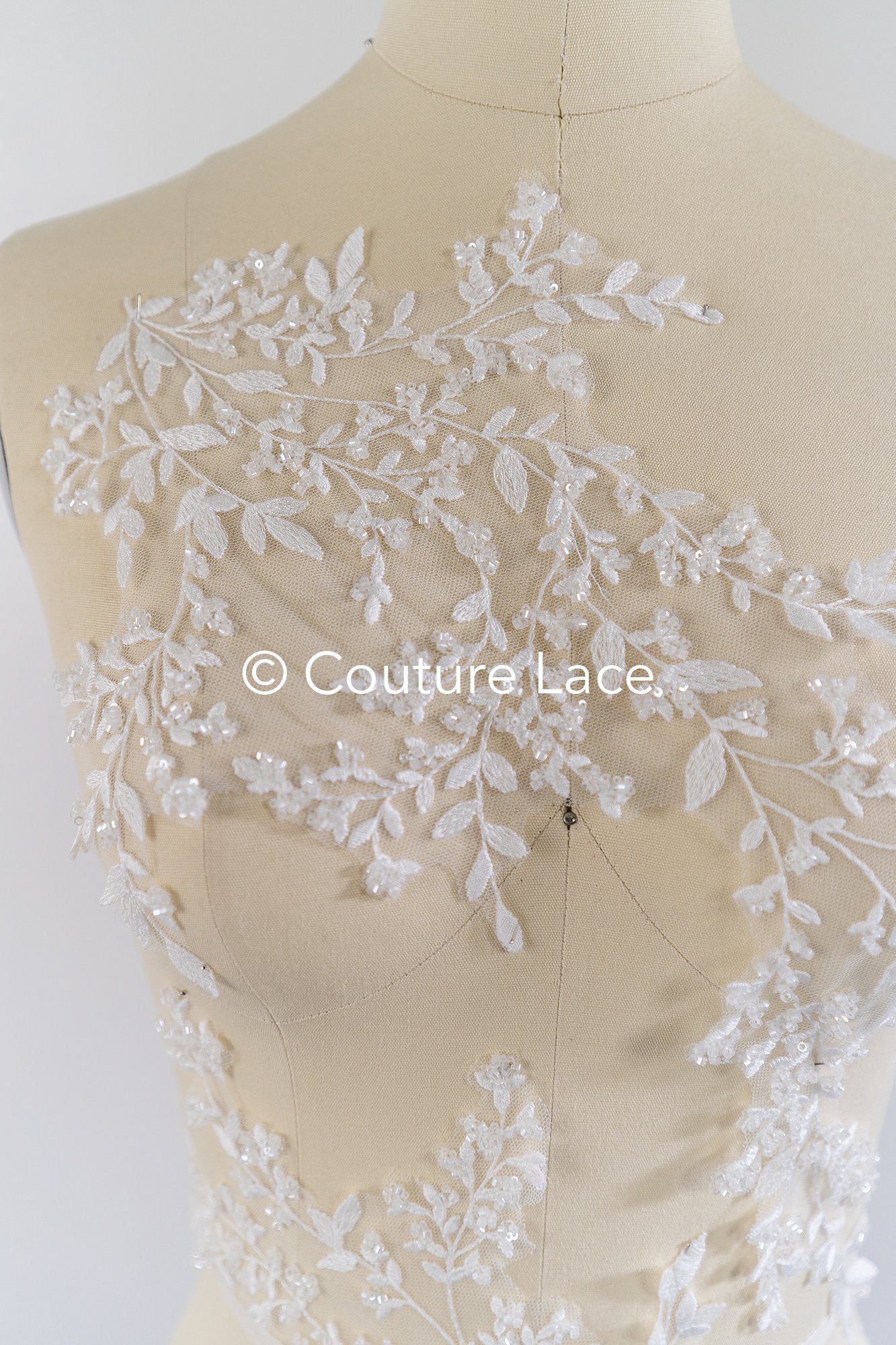 Florale Applikationen für Brautkleider mit Perlen/ Brautkleidspitze Blumenmotiv // A25-490