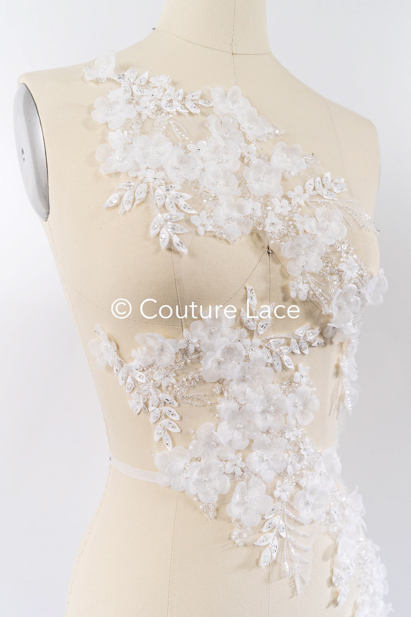 Lace for wedding dresses with pearls and 3D flowers // A25-521