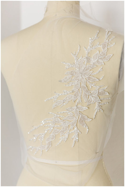 Wunderschöne handbestickte 3D-Spitze/ handbesticktes Kleiderpaneel/ Hochzeitskleidspitze/ glänzende Perlenapplikationen für Kleider/ Brautspitzenpaneel// E-007-A