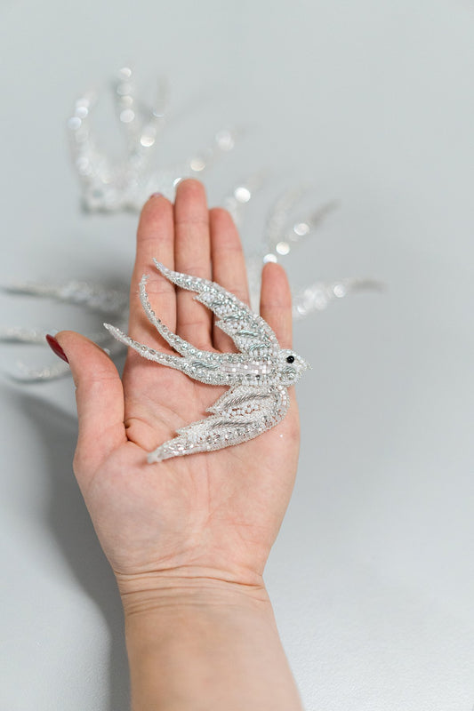 VORRÄTIG 4Stk/2 Paar - Perlen Kristall Silber Schwalbe für Brautkleid/ Braut Vögel/ Braut Schleier Vögel/ Braut Schwalbe Aufnäher// E-041-4STK-SET