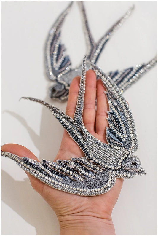 2Stk/1 Paar Handbestickte Kristall Schwalbe Kleid Paneele, Brautvögel Paneele, Brautschleier Vögel, Paolo Sebastian Schwalbe grau// E-043