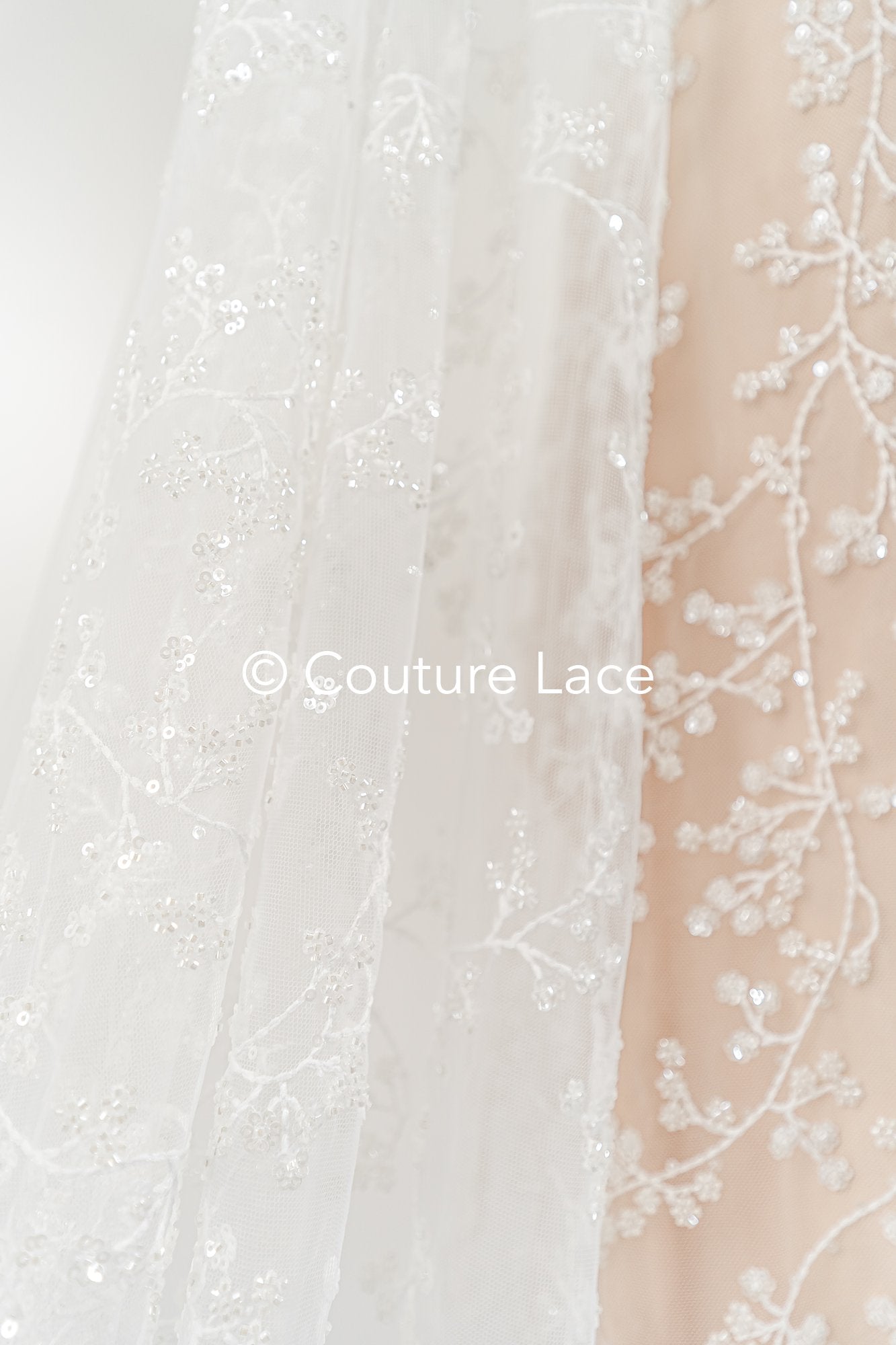 Feine Brautspitze bestickt mit Perlen – florale Brautstoff-Stickerei für Brautkleider, Taufkleider und mehr // L25-840