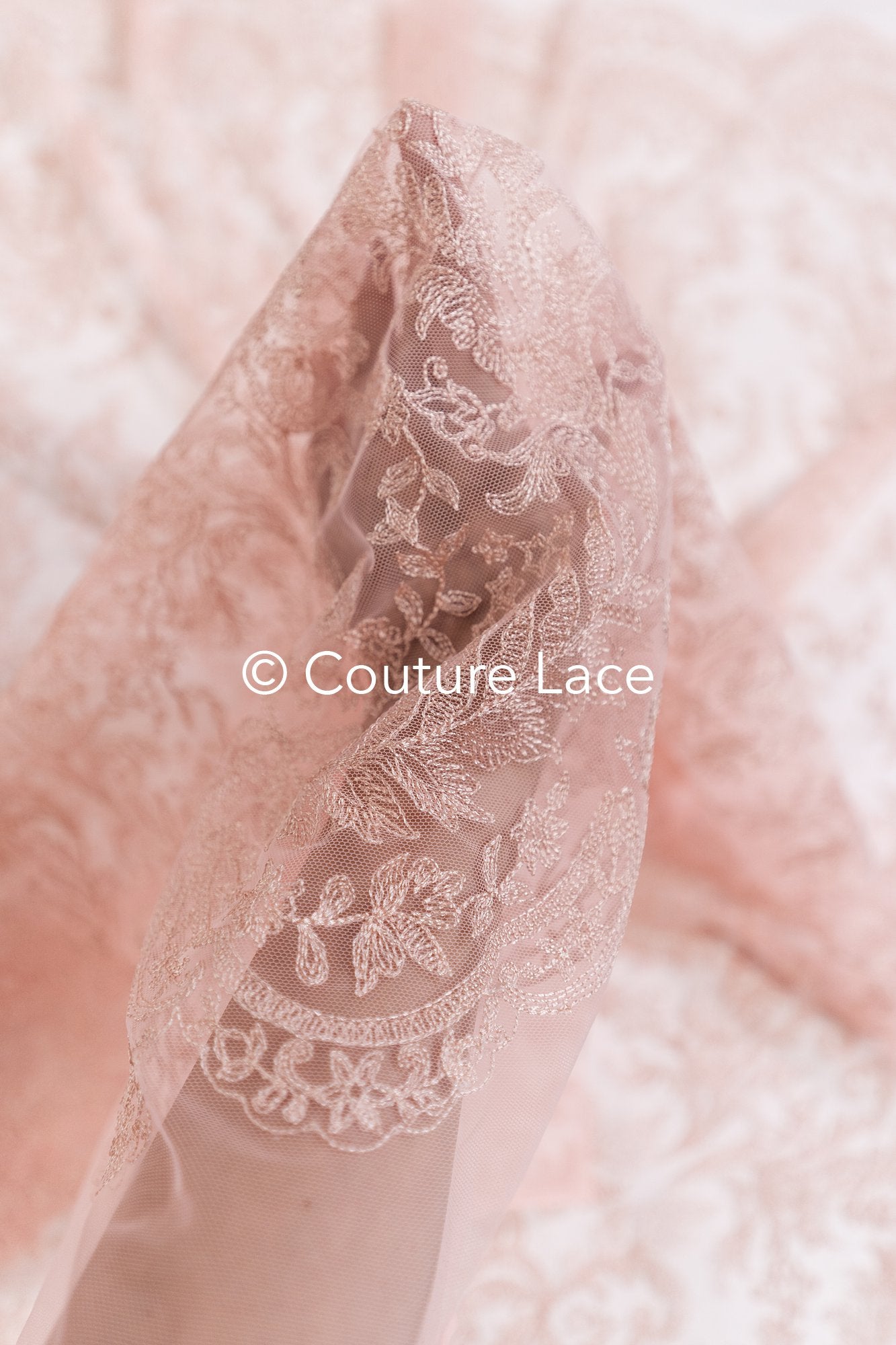 Super romantisch weich-pfirsich Braut Spitzenstoff mit verschnörkelt-floralem filigranem Muster, weicher Rosé Spitzenstoff, Dessous Spitze// L21-412PH