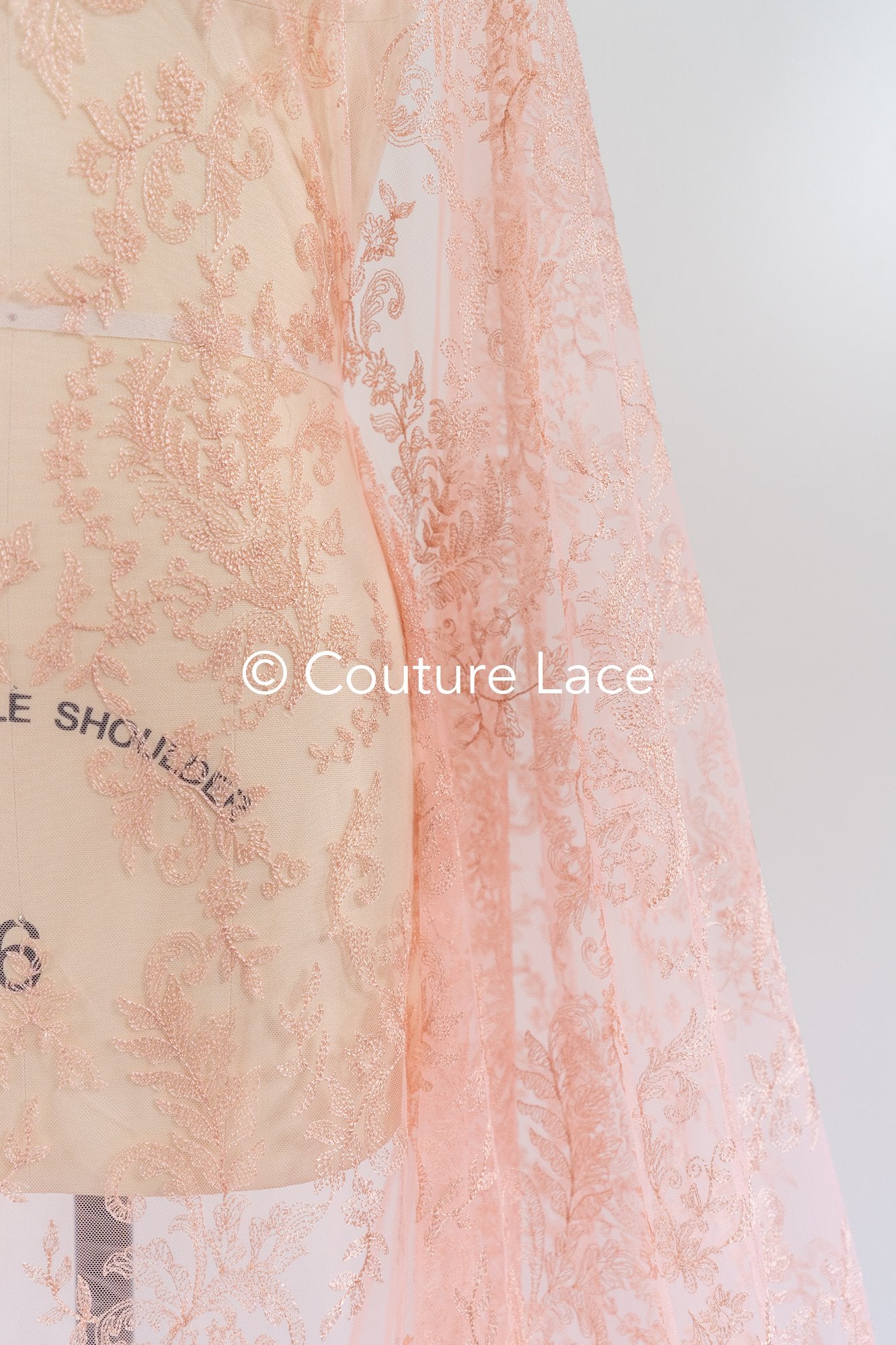 Super romantisch weich-pfirsich Braut Spitzenstoff mit verschnörkelt-floralem filigranem Muster, weicher Rosé Spitzenstoff, Dessous Spitze// L21-412PH