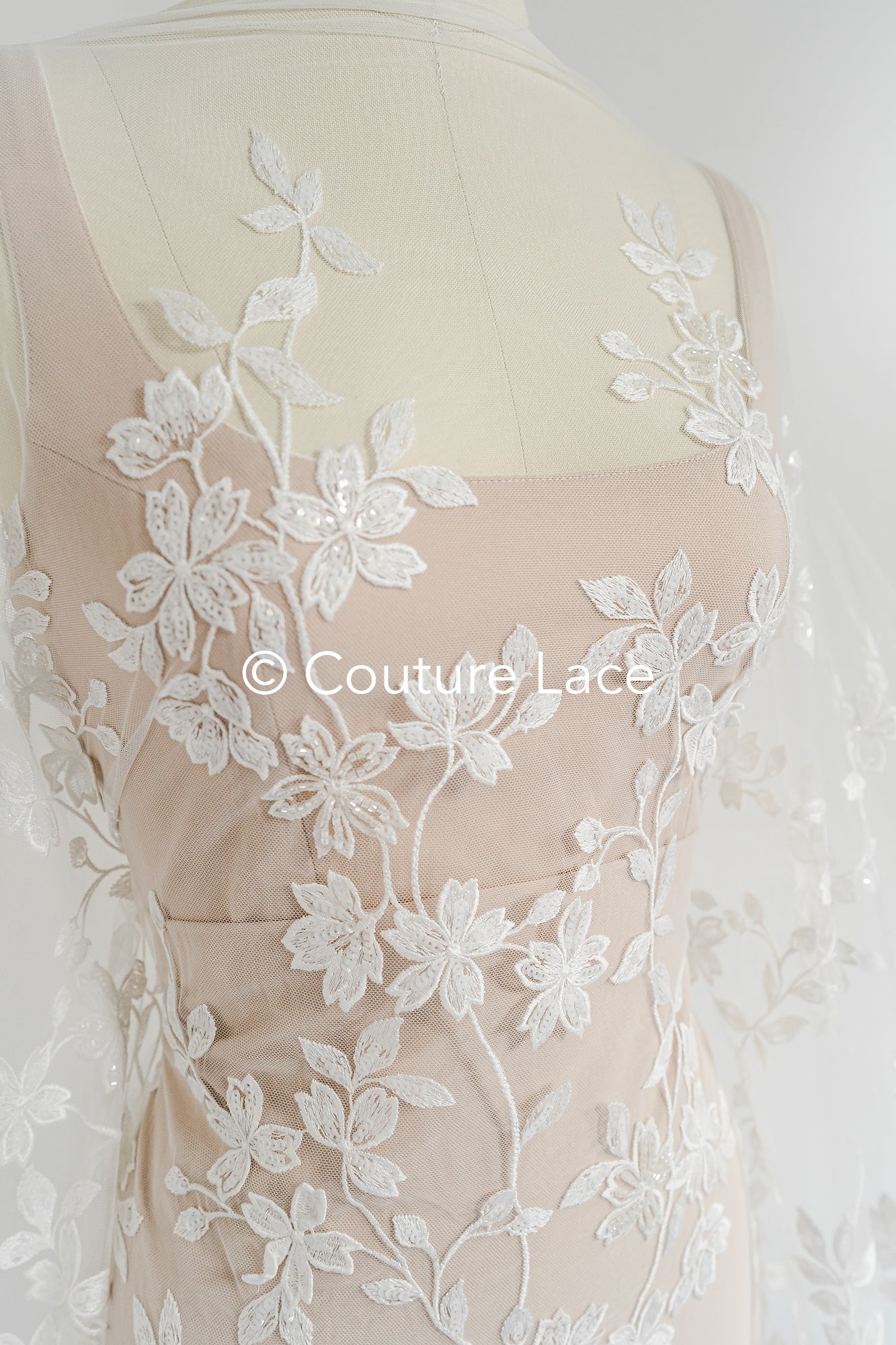 Perlen-Spitzenstoff/ Couture-Spitzenstoff floral/ Braut-Spitzenstoff/ Perlen-Spitzenstoff// L24-686