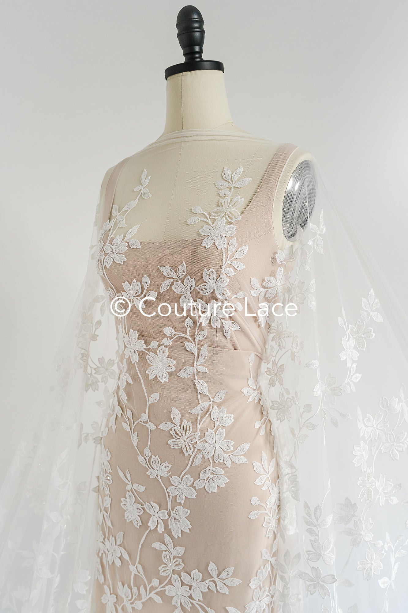 Perlen-Spitzenstoff/ Couture-Spitzenstoff floral/ Braut-Spitzenstoff/ Perlen-Spitzenstoff// L24-686