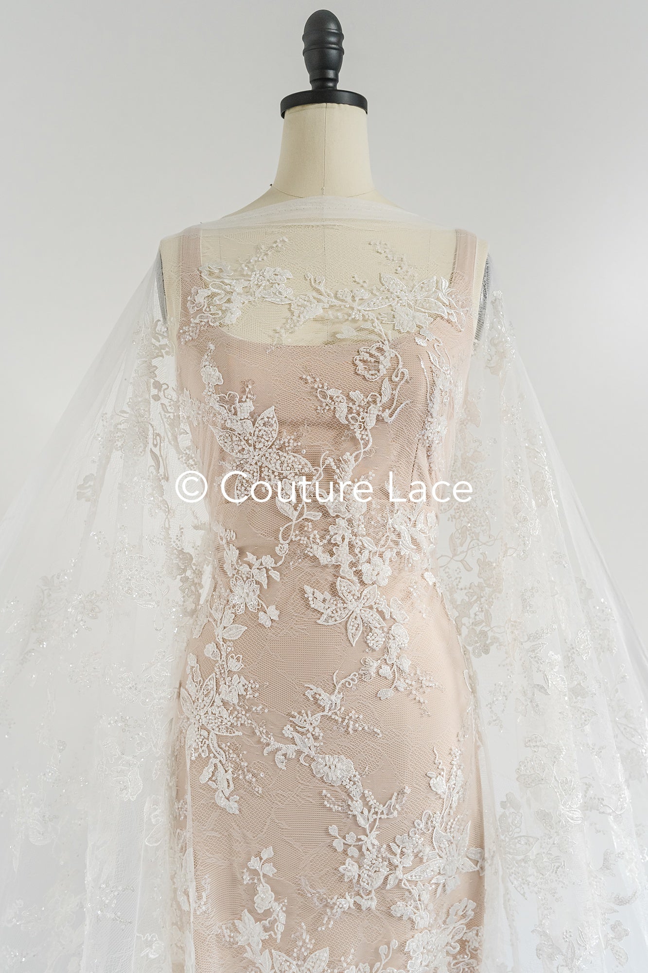 Perlen-Spitzenstoff/ Couture-Spitzenstoff floral/ Braut-Spitzenstoff/ Perlen-Spitzenstoff// L24-692