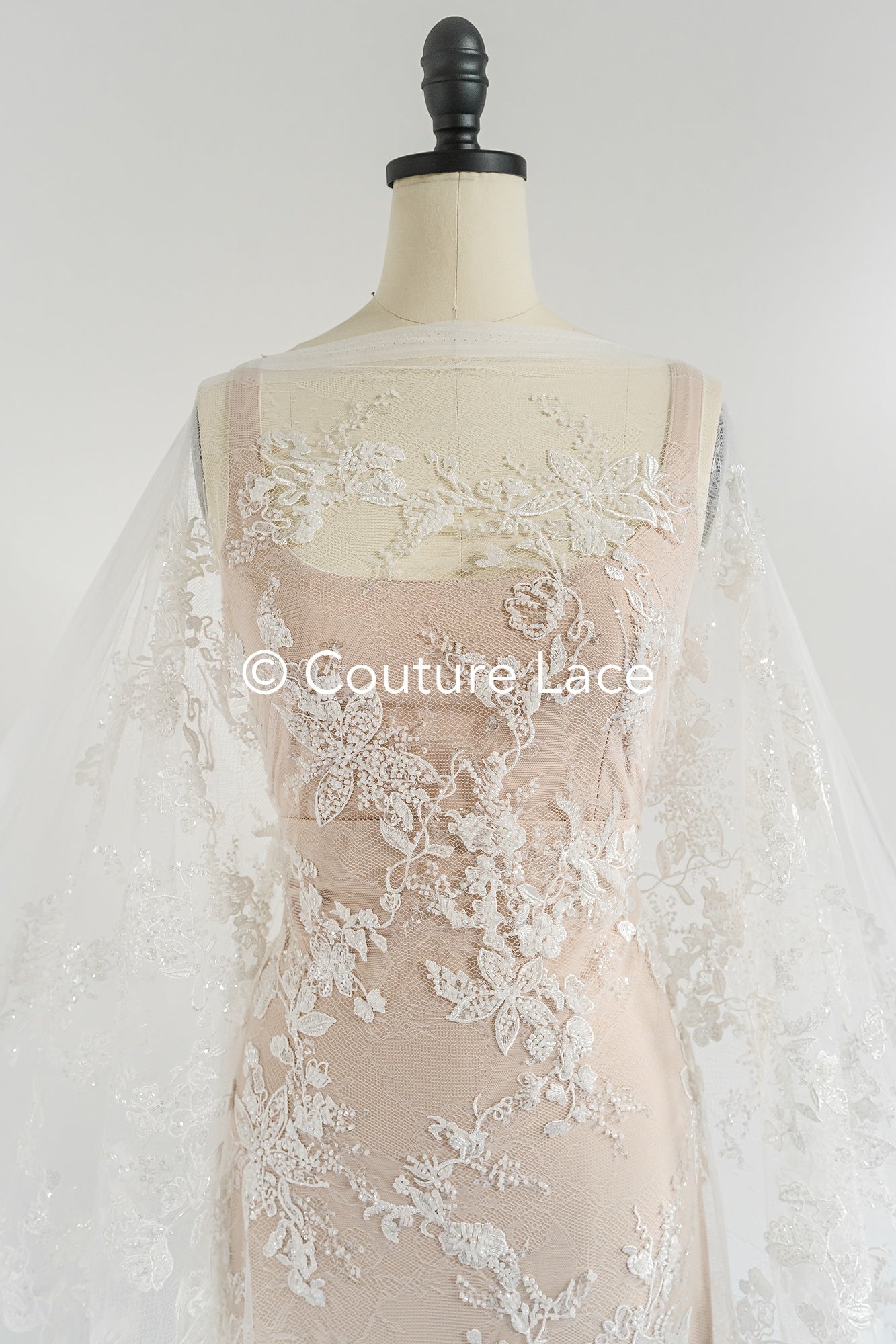 Perlen-Spitzenstoff/ Couture-Spitzenstoff floral/ Braut-Spitzenstoff/ Perlen-Spitzenstoff// L24-692