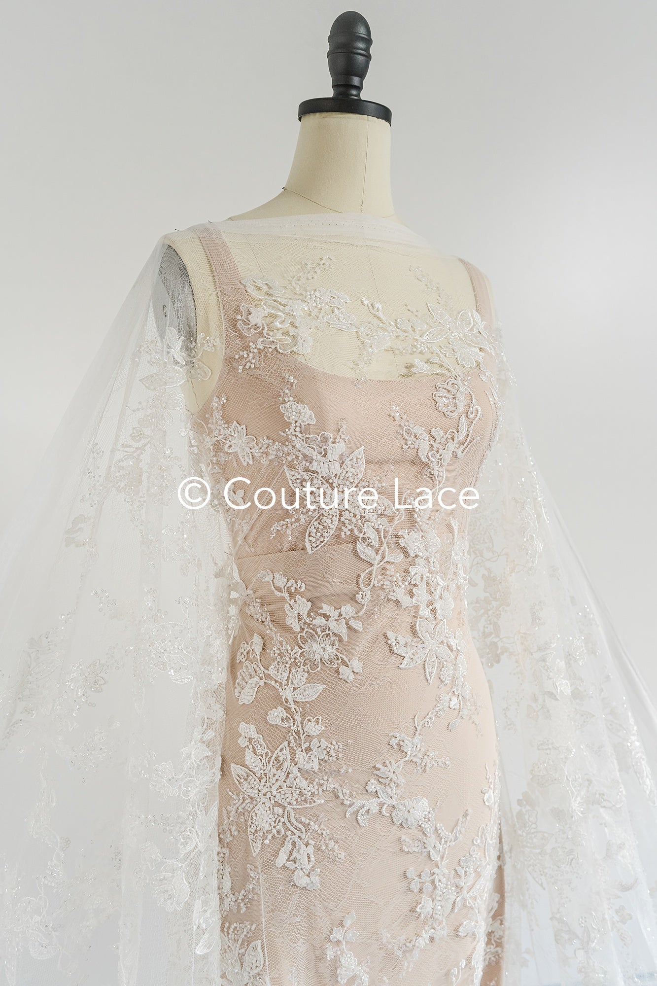 Perlen-Spitzenstoff/ Couture-Spitzenstoff floral/ Braut-Spitzenstoff/ Perlen-Spitzenstoff// L24-692