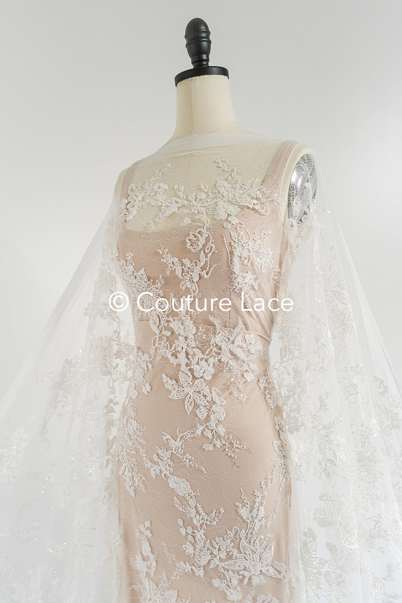 Perlen-Spitzenstoff/ Couture-Spitzenstoff floral/ Braut-Spitzenstoff/ Perlen-Spitzenstoff// L24-692