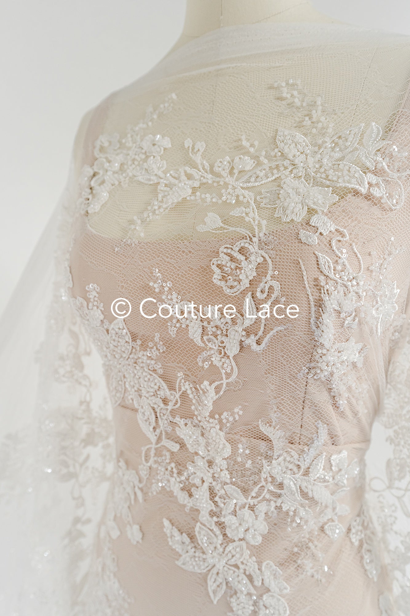 Perlen-Spitzenstoff/ Couture-Spitzenstoff floral/ Braut-Spitzenstoff/ Perlen-Spitzenstoff// L24-692