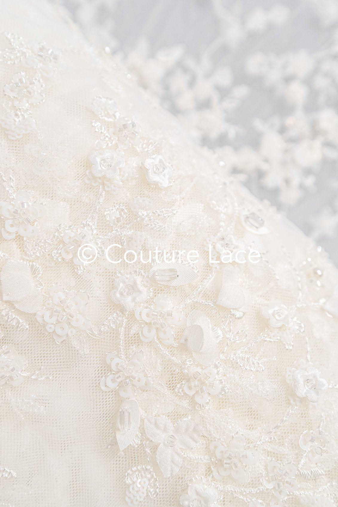 Stickereispitzenstoff mit kleinen Zweigen, Perlen und Pailletten – Elegantes Material für Hochzeitskleider // L25-719