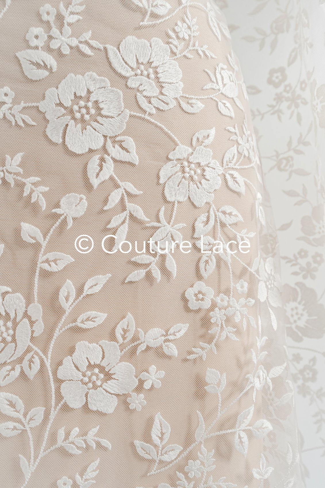 Hochwertiger Spitzen Stoff für Brautkleider, Floral bestickter Braut Spitzenstoff // L25-722