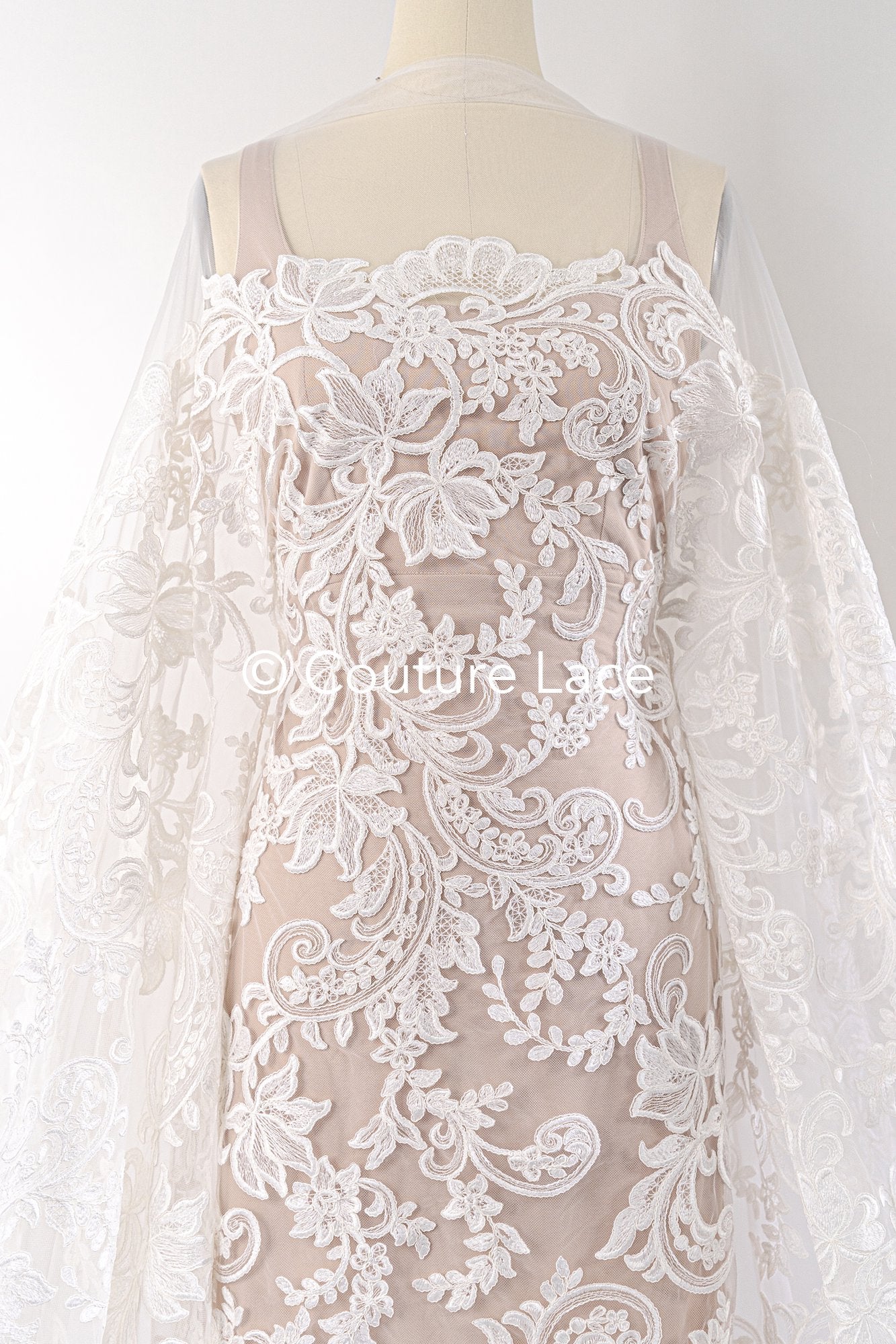 Luxurious floral lace with floral patterns, finest bridal lace for luxurious wedding dresses // L25-794