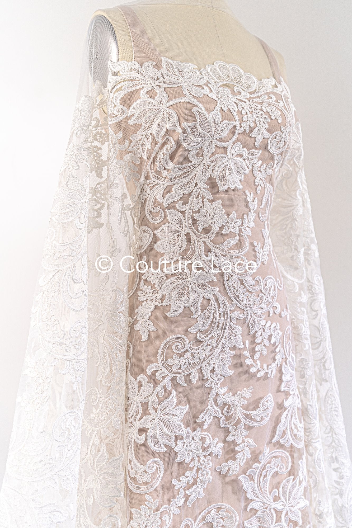 Luxurious floral lace with floral patterns, finest bridal lace for luxurious wedding dresses // L25-794