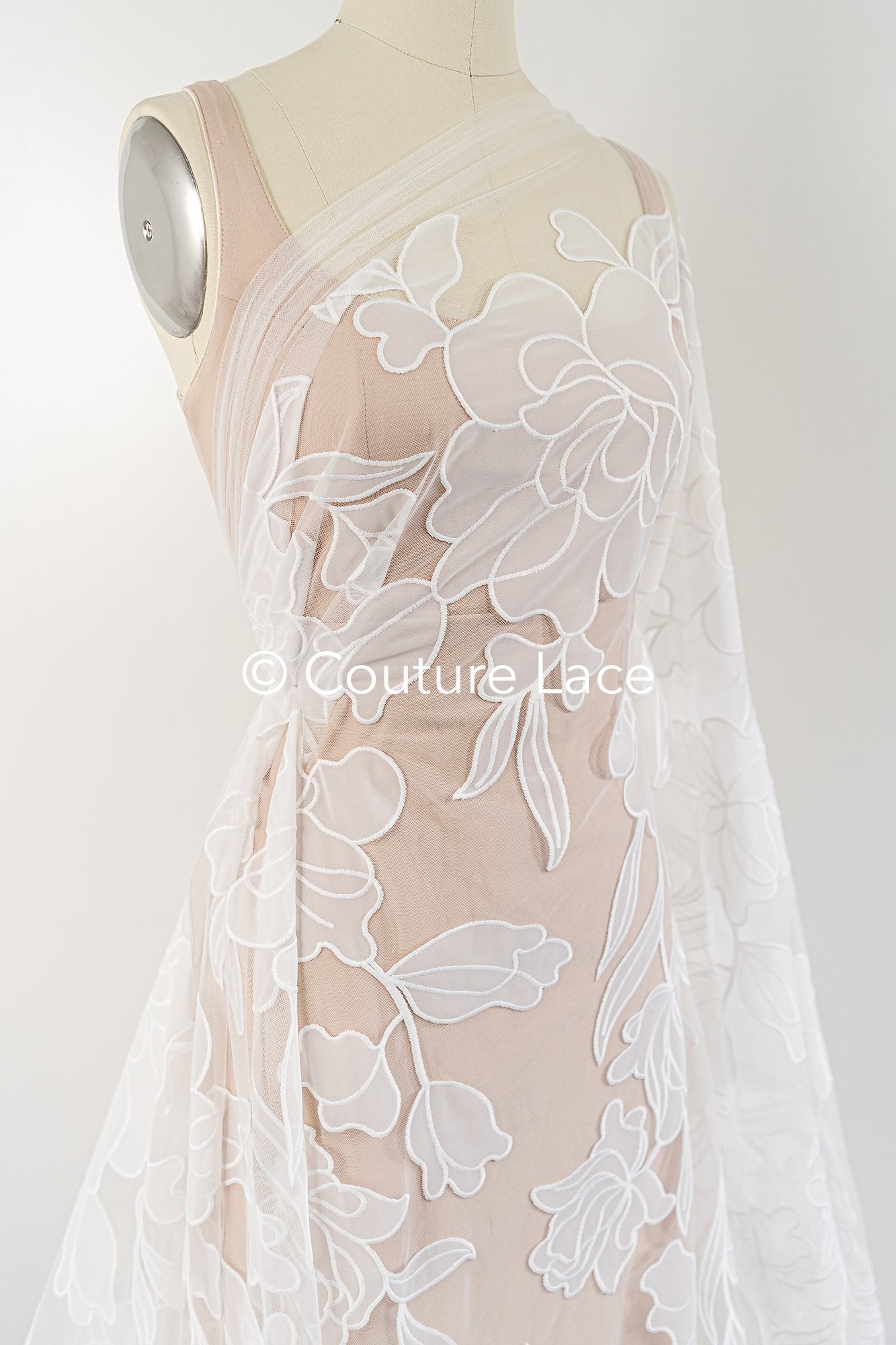 Floral embroidered bridal lace fabric, high-quality lace fabric with large floral pattern for wedding dresses // L25-835
