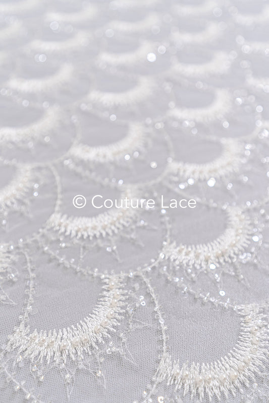 Schwere luxuriöse Perlenstickerei/ Brautspitze mit symmetrischen Muster // L26-353