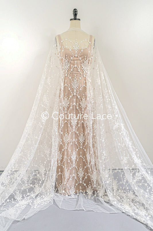 Schwere luxuriöse Perlenstickerei/ Brautspitze mit symmetrischen Muster // L26-521