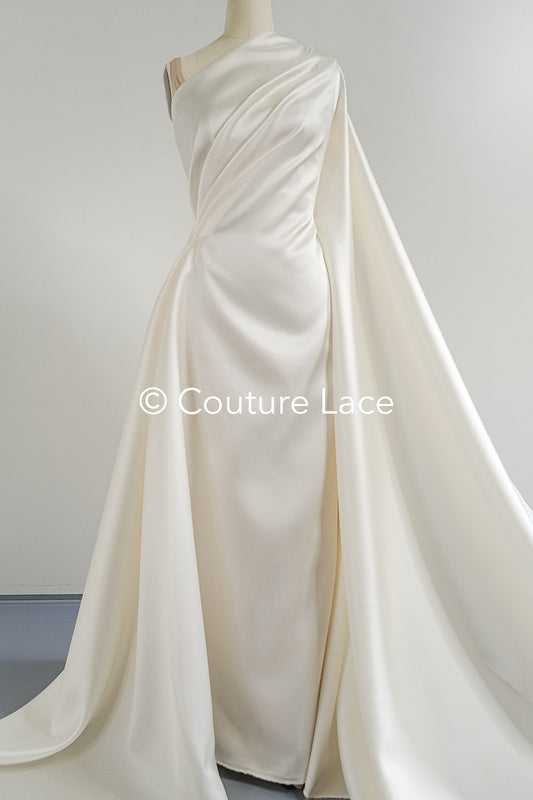 Strukturierter Mikado Stoff in Ivory – Perfekt für Prinzessinnen Brautkleider & Dekoration //R-062