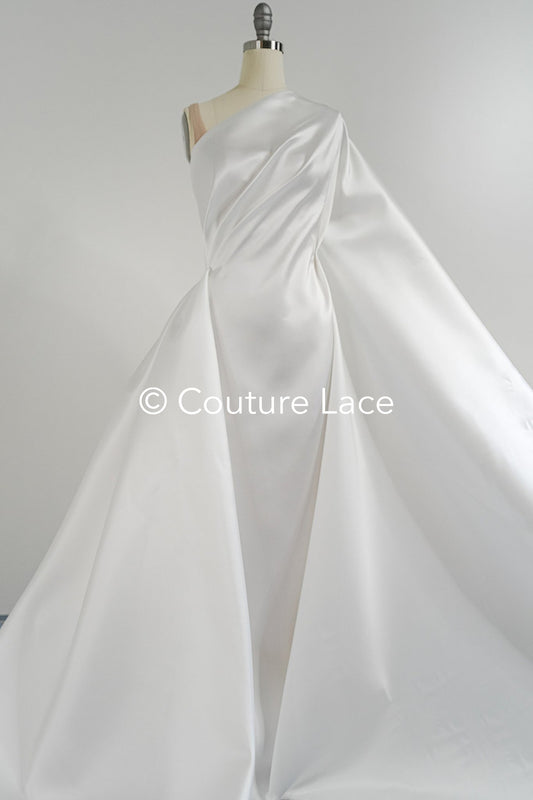 Off-White Strukturierter Mikado Stoff in Ivory – Perfekt für Prinzessinnen Brautkleider & Dekoration //R-063