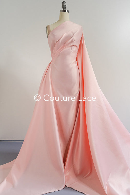 Hellrosa Satin – Seidenglänzender Satin für edle Prinzessinnen Kleider, Abendroben und Dekoration // R-066