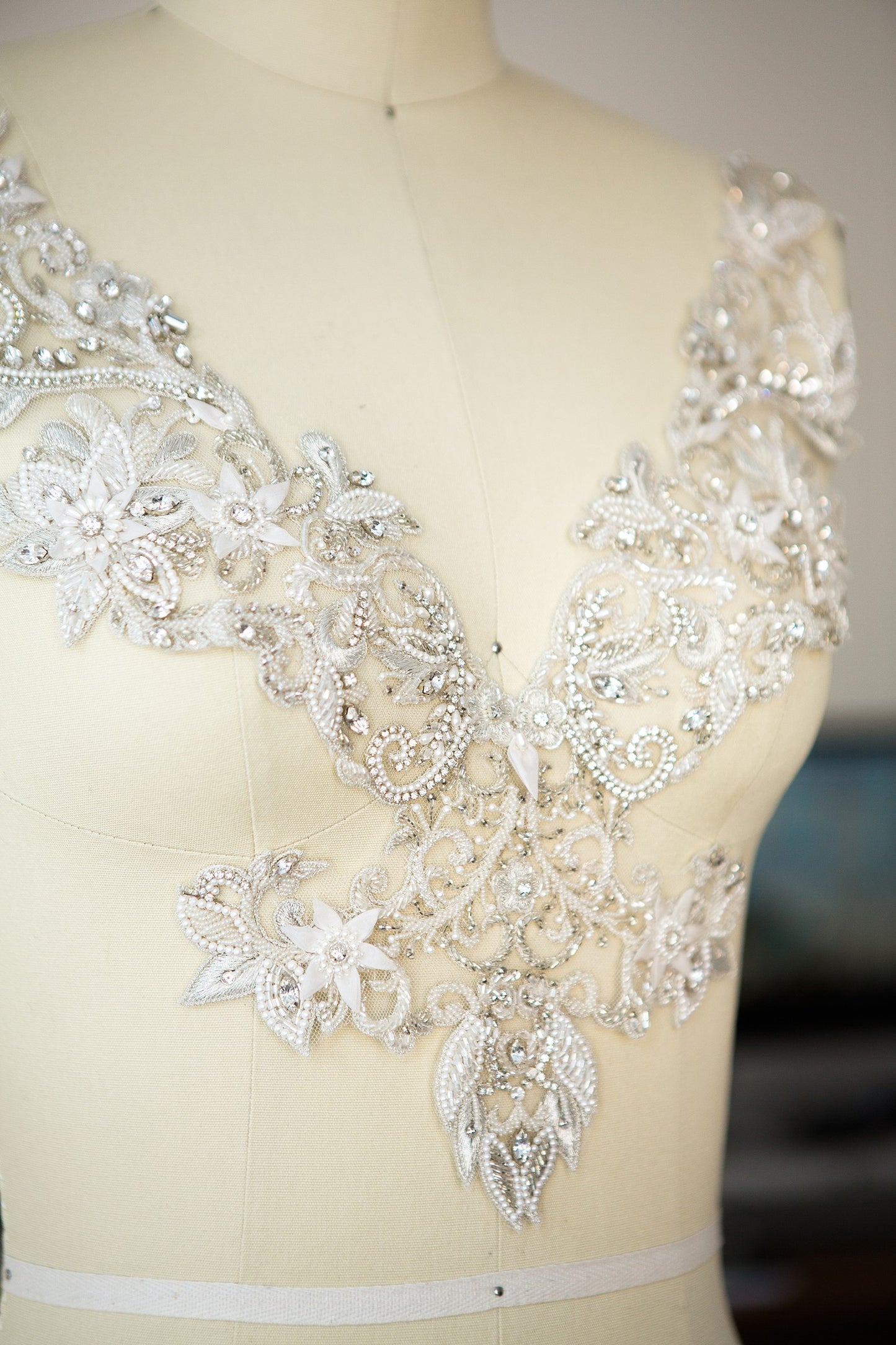 HANDMADE Strassverzierung, Strassapplikation, Couture Perlenkette// E-020