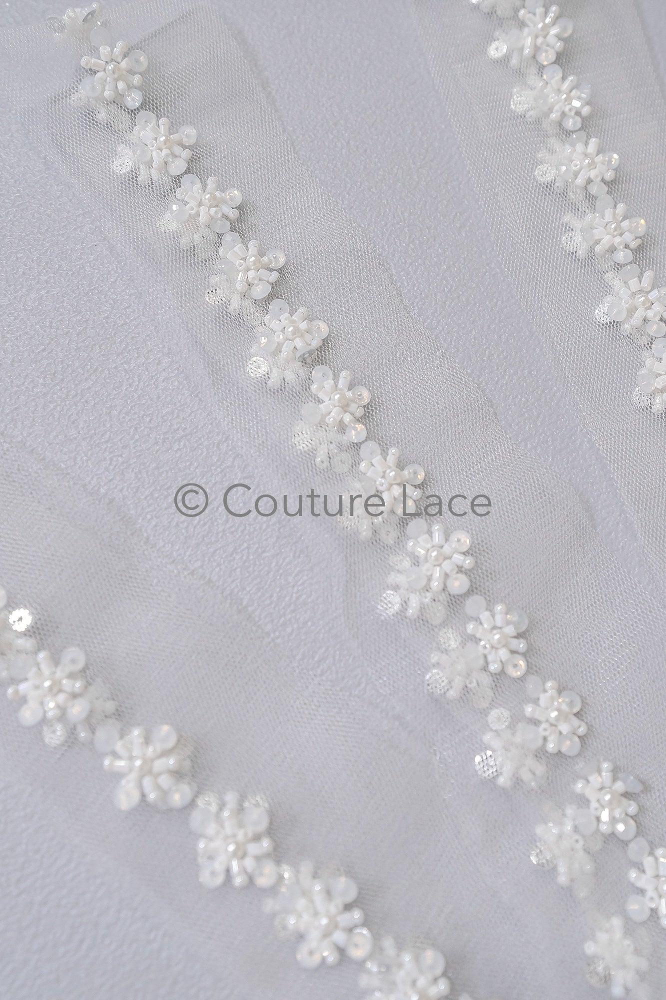 Brautspitze Borte mit Perlen & Pailletten/ Blumen Spitzenborte weiß/ Brautgürtel Borte/ Spitzenborte für Brautkleid// T24-095