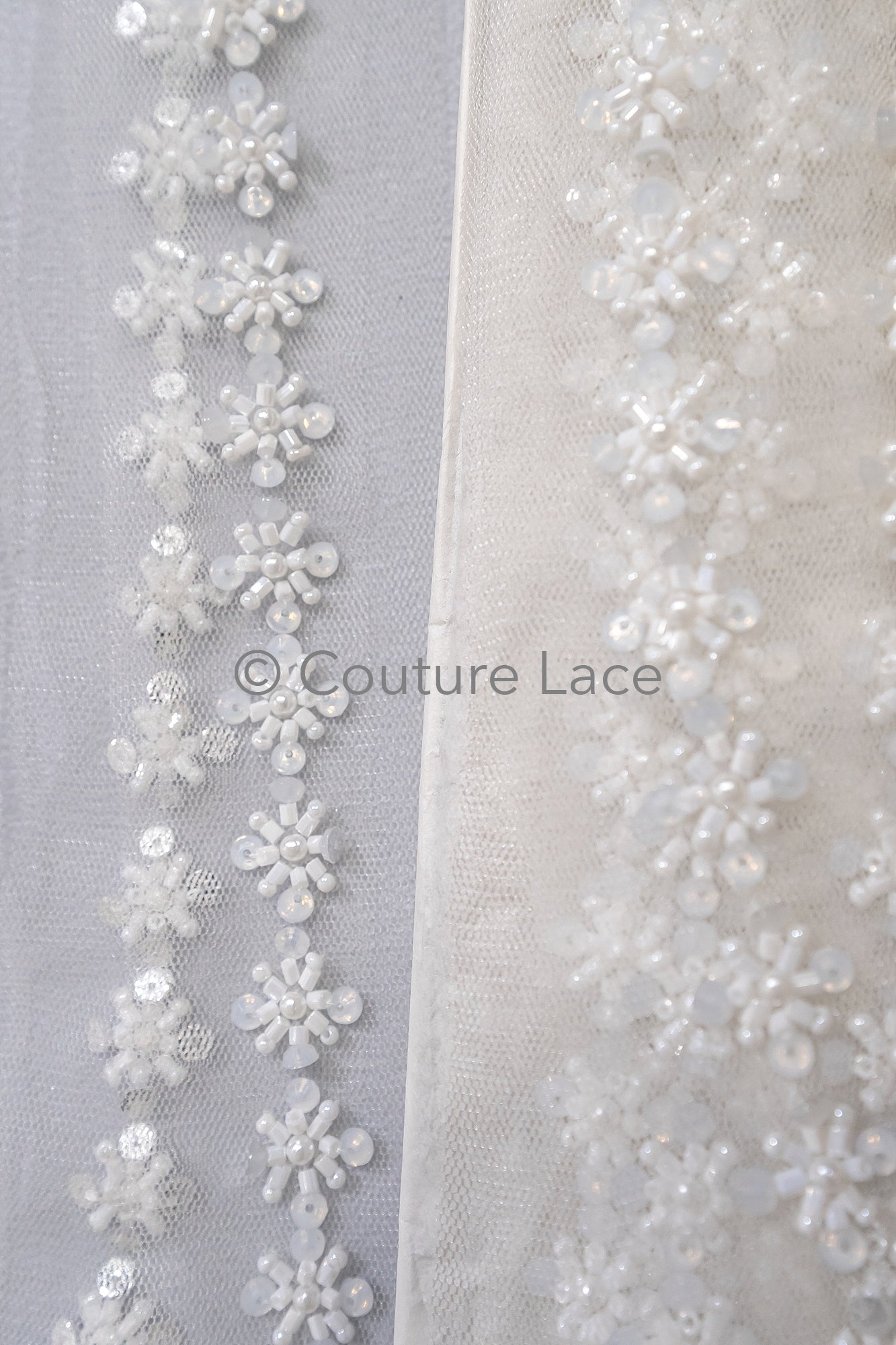 Brautspitze Borte mit Perlen & Pailletten/ Blumen Spitzenborte weiß/ Brautgürtel Borte/ Spitzenborte für Brautkleid// T24-095