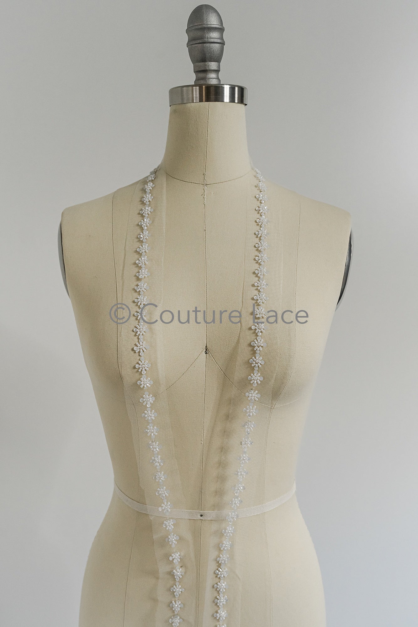 Brautspitze Borte mit Perlen & Pailletten/ Blumen Spitzenborte weiß/ Brautgürtel Borte/ Spitzenborte für Brautkleid// T24-095