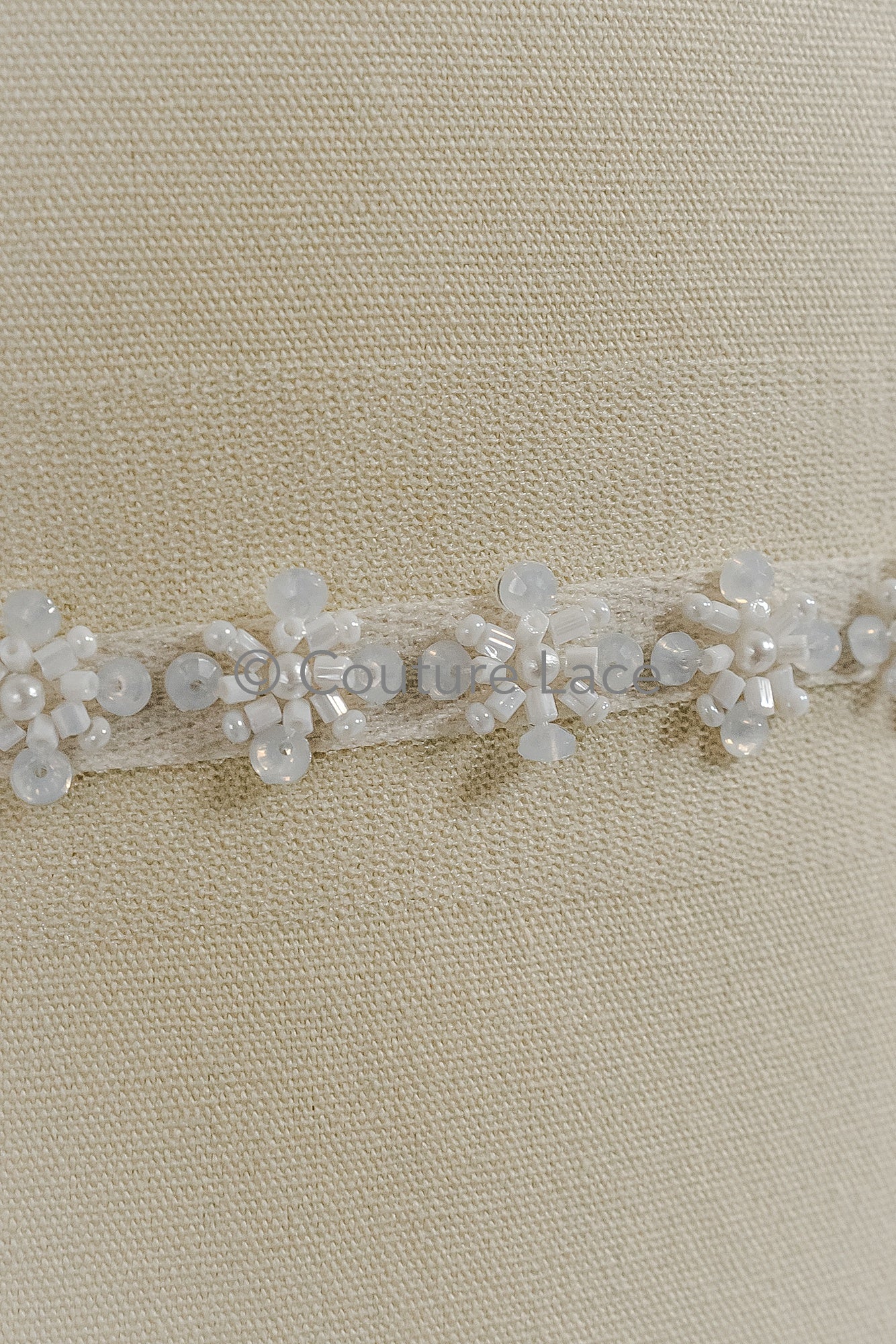 Brautspitze Borte mit Perlen & Pailletten/ Blumen Spitzenborte weiß/ Brautgürtel Borte/ Spitzenborte für Brautkleid// T24-095