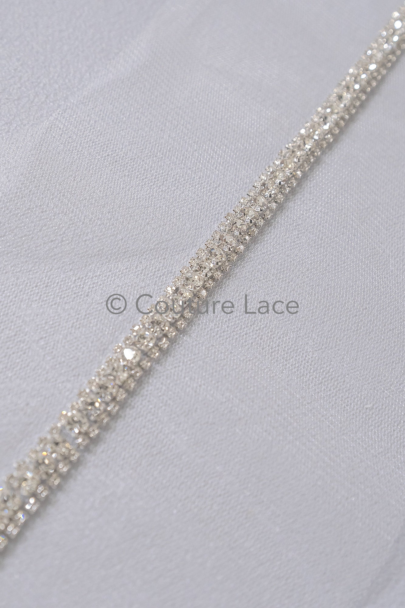 Brautspitze Borte mit Kristallen Silber/ Spitzenborte mit Swarowski Kirstallen/ Brautgürtel Borte/ Spitzenborte für Brautkleid// T24-099
