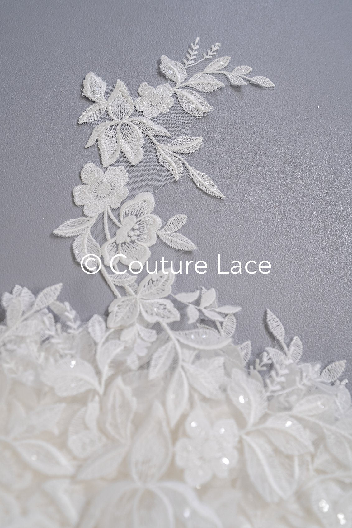 Brautspitze Borte mit Pailletten/ Spitzenborte off-white/ Braut Spitzenborte/ Spitzenborte für Brautkleid// T24-018