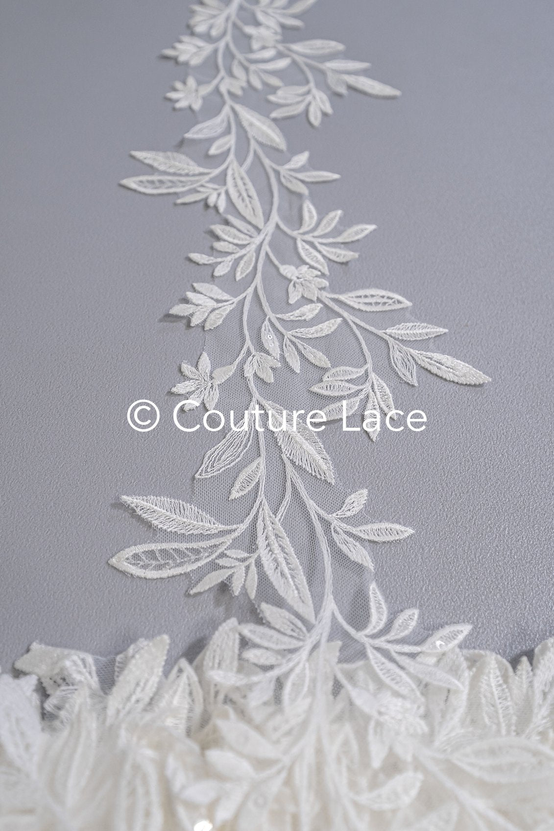 Brautspitze Borte mit Pailletten/ Spitzenborte off-white/ Braut Spitzenborte/ Spitzenborte für Brautkleid// T24-022