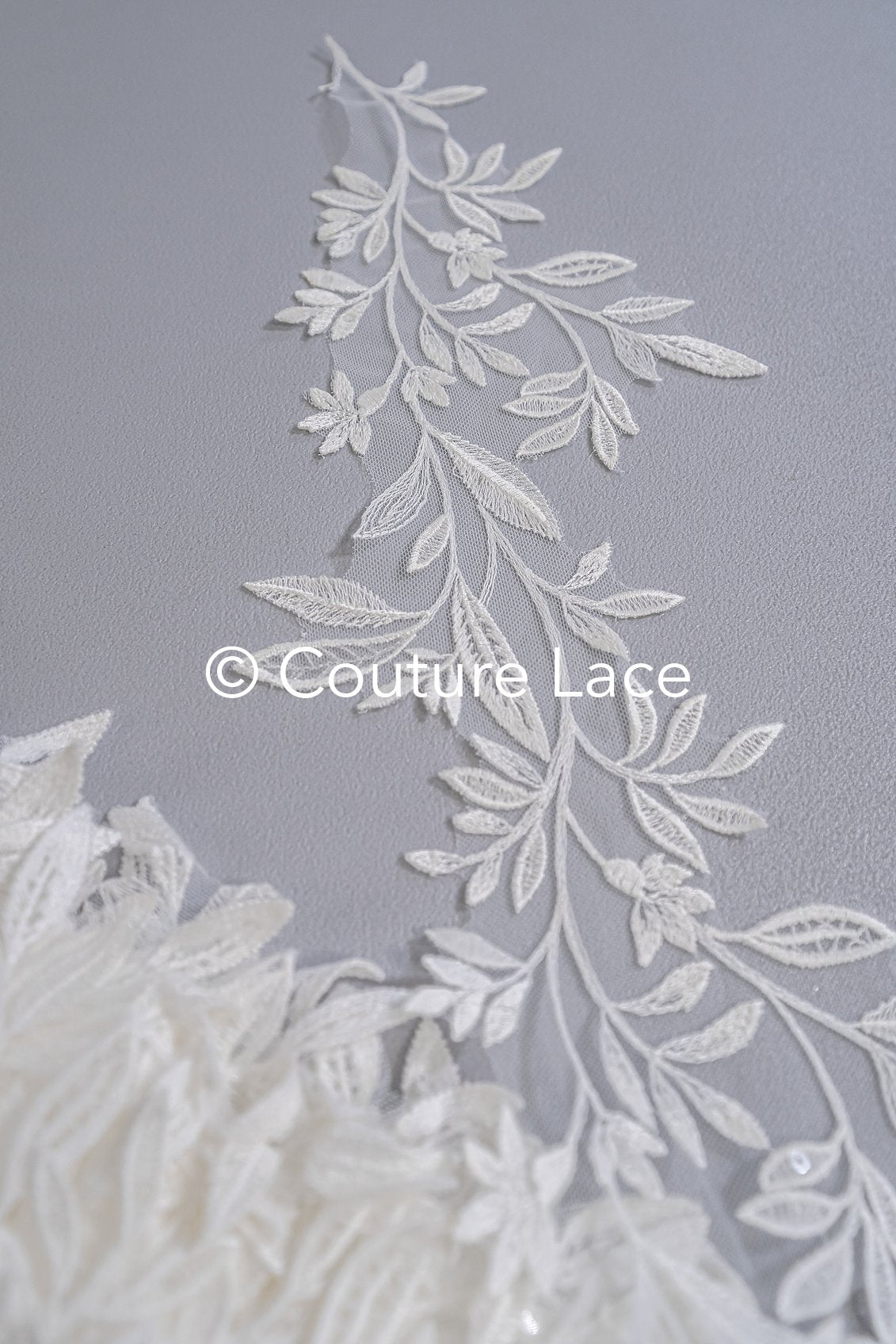 Brautspitze Borte mit Pailletten/ Spitzenborte off-white/ Braut Spitzenborte/ Spitzenborte für Brautkleid// T24-022