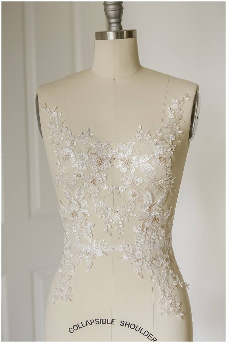 IVORY+NUDE Spitzenblume Applikation, gespiegelte Spitzenblumenplatte, Hochzeitskleid Spitze, Spitzenaufnäher, Brautkleid Applikation, Goldspitze// A17-048