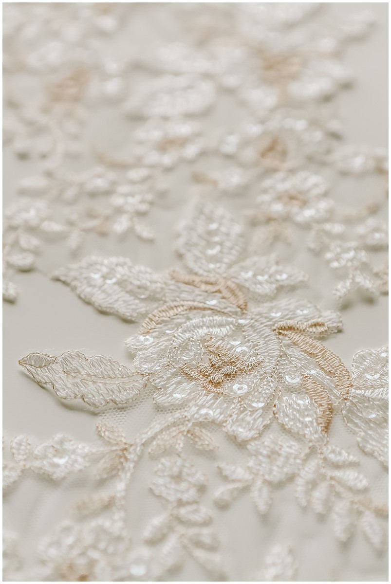 IVORY+NUDE Spitzenblume Applikation, gespiegelte Spitzenblumenplatte, Hochzeitskleid Spitze, Spitzenaufnäher, Brautkleid Applikation, Goldspitze// A17-048