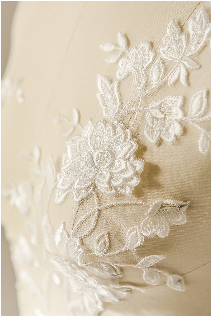 2Stk. Verspiegelte 3D Spitze Blume Applikation, 3D Aufnäher, Brautkleid Spitze Blume, Spitze Aufnäher, Brautkleid Applikation// A17-011