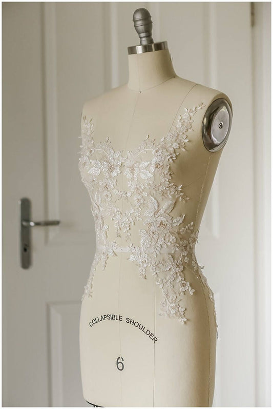 IVORY+NUDE Spitzenblume Applikation, gespiegelte Spitzenblumenplatte, Hochzeitskleid Spitze, Spitzenaufnäher, Brautkleid Applikation, Goldspitze// A17-048