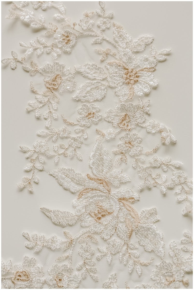IVORY+NUDE Spitzenblume Applikation, gespiegelte Spitzenblumenplatte, Hochzeitskleid Spitze, Spitzenaufnäher, Brautkleid Applikation, Goldspitze// A17-048