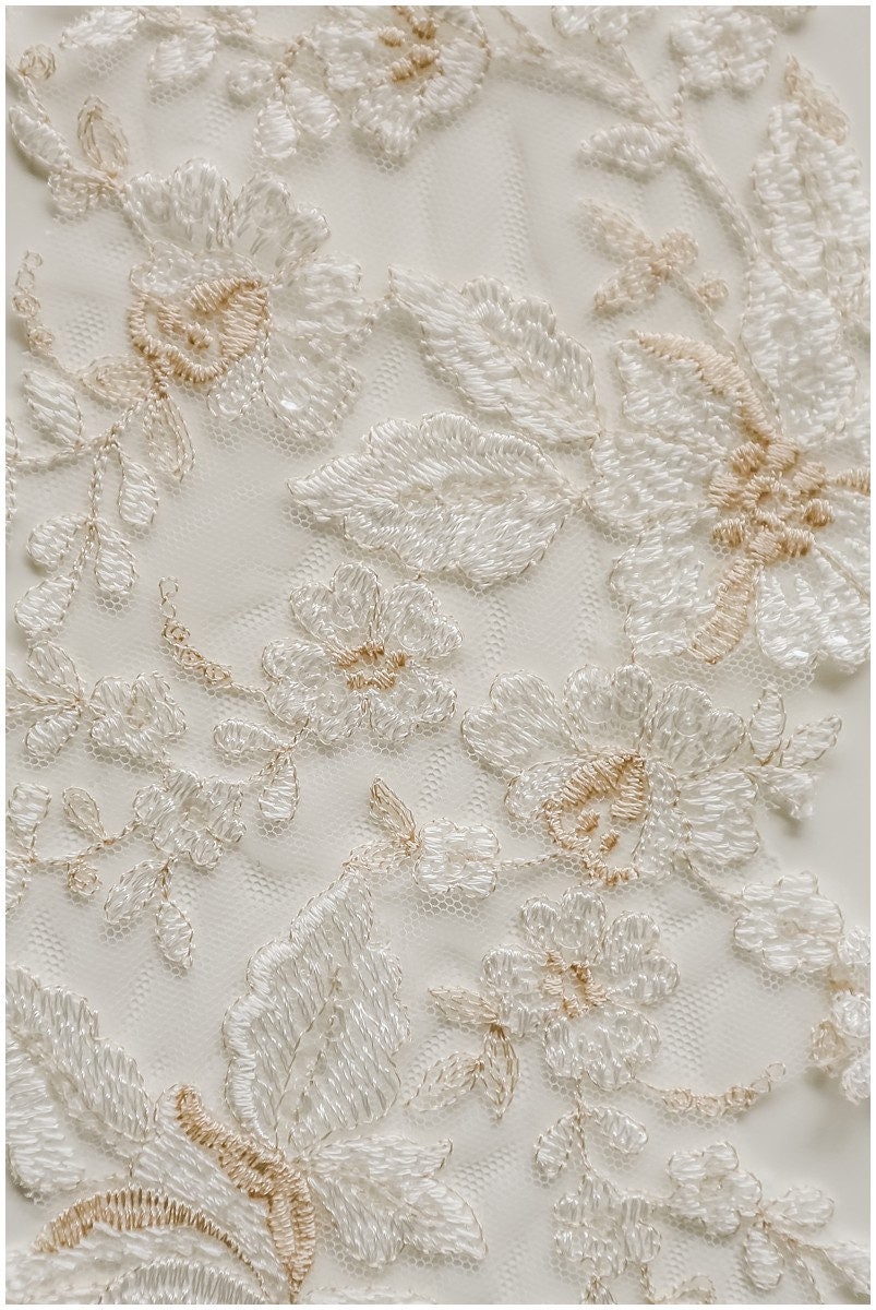 IVORY+NUDE Spitzenblume Applikation, gespiegelte Spitzenblumenplatte, Hochzeitskleid Spitze, Spitzenaufnäher, Brautkleid Applikation, Goldspitze// A17-048
