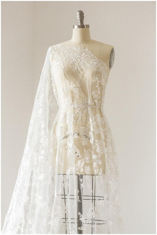 Romantische Pailletten Blütenspitze Off-White/ Braut Spitzenstoff/ Hochzeitskleid Spitze/ weiche bestickte Spitze// L17-092