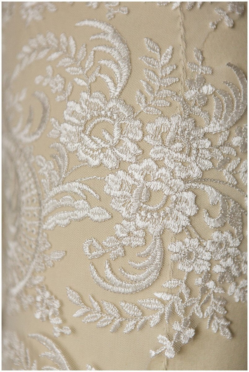 2x 1 yds mirrored IVORY/ SILVER lace trim/ bridal lace/ bridal lace/ veil lace trim// T17-031
