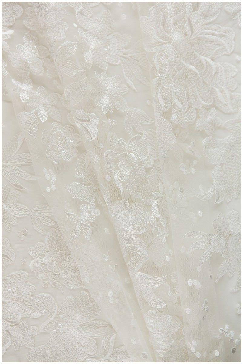 Romantischer Braut Spitzenstoff mit Blumenmuster/ Pailletten bestickte Blütenspitze/ Hochzeitskleid Spitze/ Spitzenstoff// L17-084
