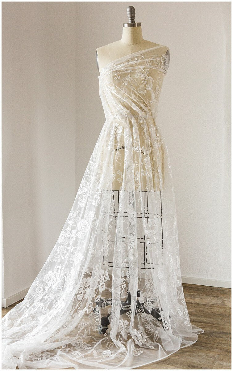 Romantischer Braut Spitzenstoff Off-White/ Pailletten bestickte Blütenspitze/ Hochzeitskleid Spitze/ bestickte Spitze// L17-094
