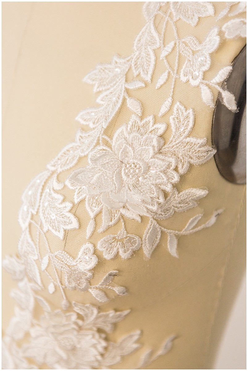 2x 1yds mirrored silver/ off-white 3D flower lace trim/ lace trim/ bridal lace with 3D flowers// T17-007