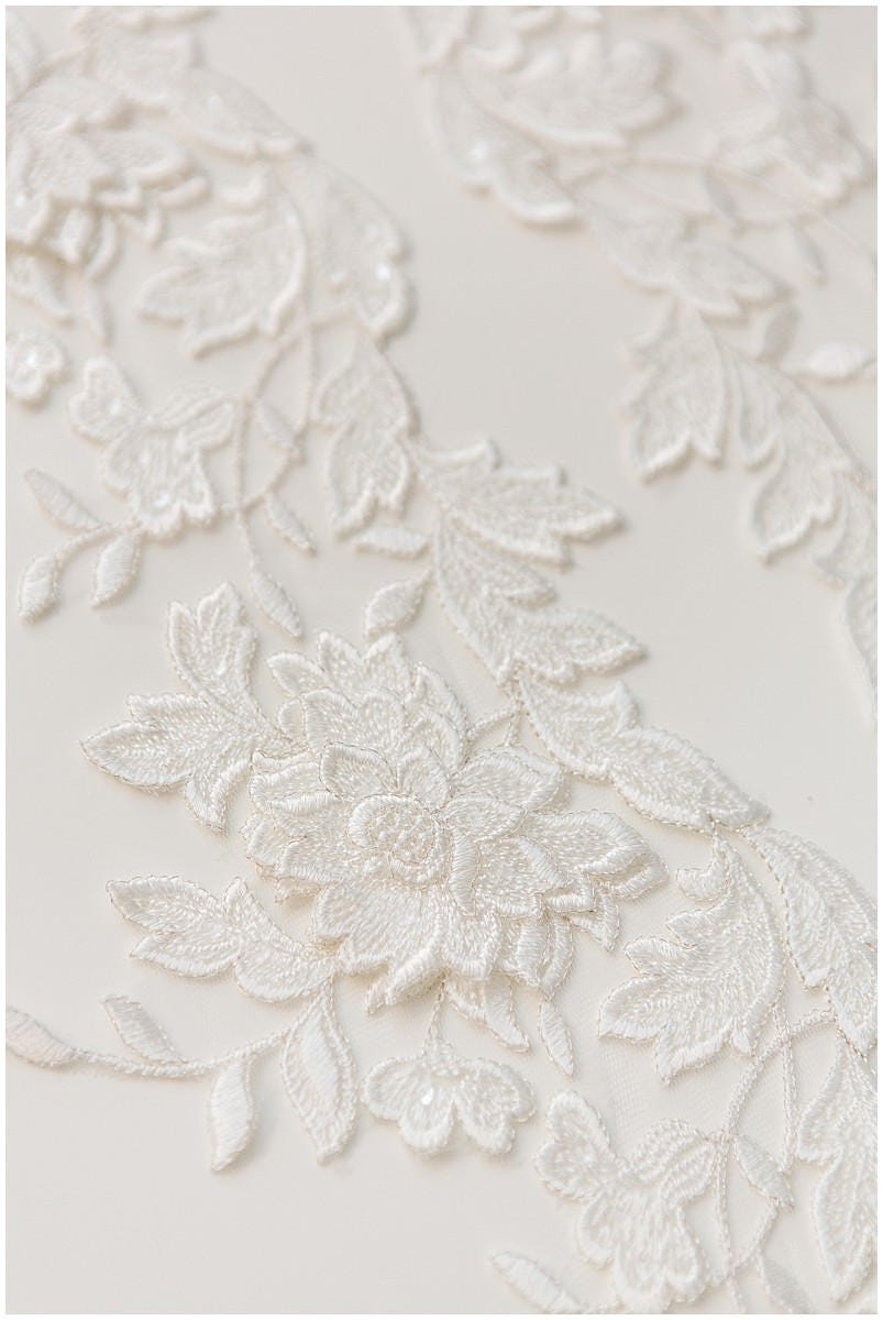 2x 1yds mirrored silver/ off-white 3D flower lace trim/ lace trim/ bridal lace with 3D flowers// T17-007