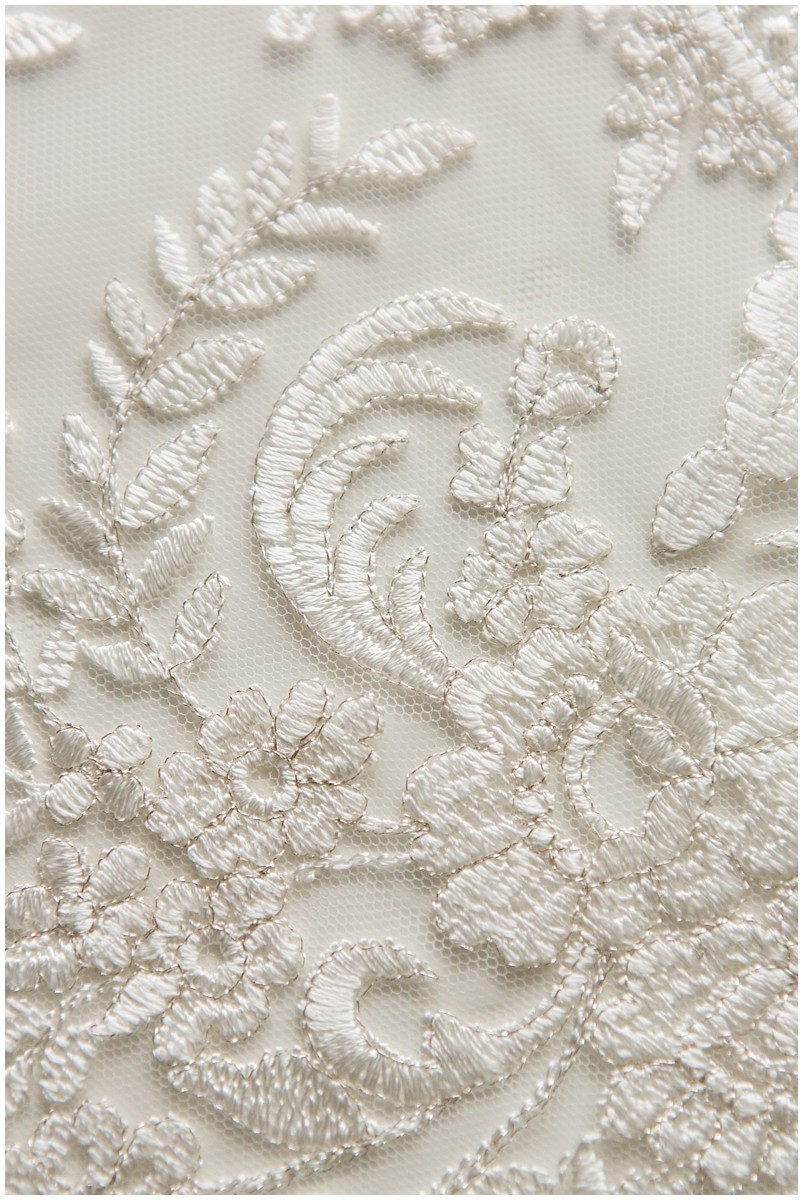 2x 1 yds mirrored IVORY/ SILVER lace trim/ bridal lace/ bridal lace/ veil lace trim// T17-031