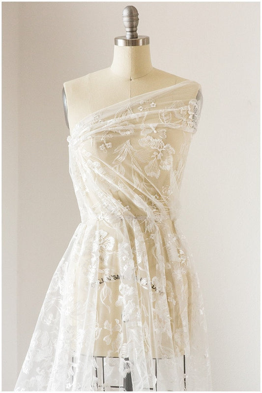 Encaje nupcial romántico Off-White / Encaje de flores bordado con lentejuelas / Encaje para vestido de novia / Encaje bordado // L17-094